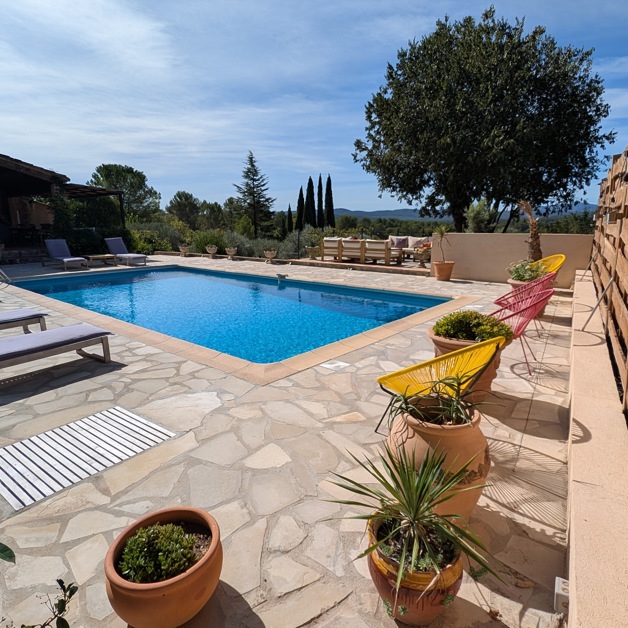 Pool, terrace & garden